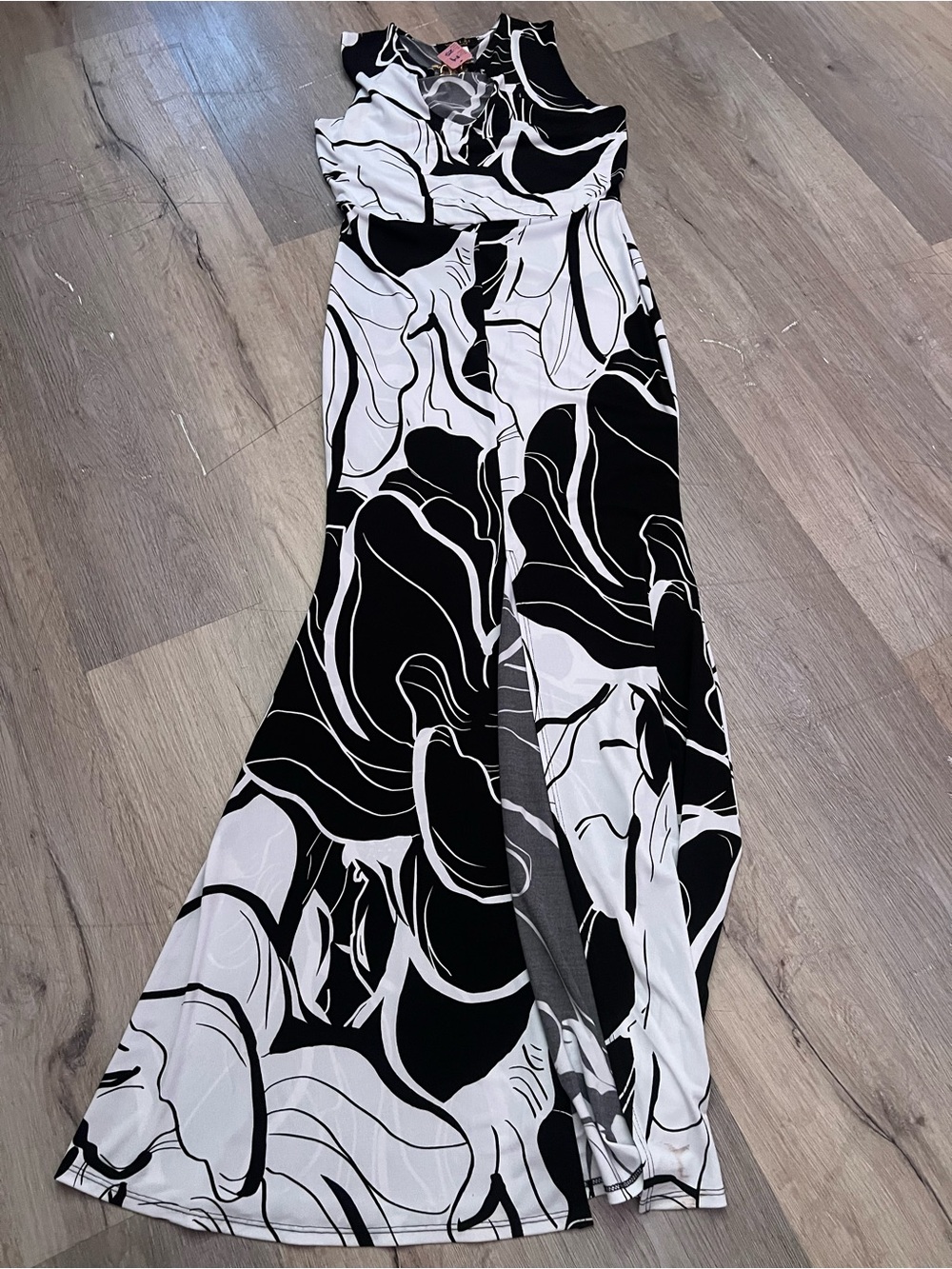 Sleeveless Black & White Floral-Print Maxi Dress